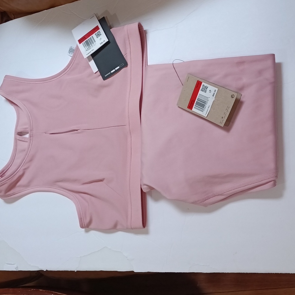 Woman's Nike Work Out Set